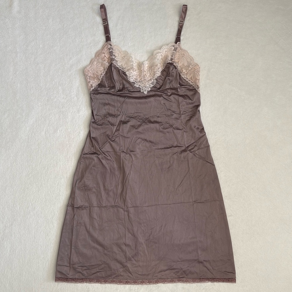 {VTG} Lorraine | 70s 80s Babydoll Scallop Floral Lace Trim Nylon Full Slip Dress